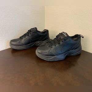 Nike Air Monarch IV Triple Black Walking Shoes Men's Size 10.5